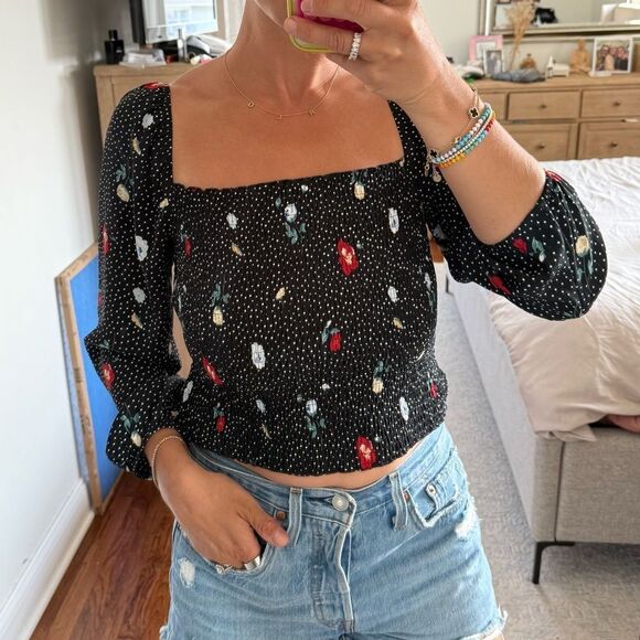 NWOT Abercrombie & Fitch Smocked Puff Long Sleeve Floral Crop Top SMALL - Picture 1 of 6